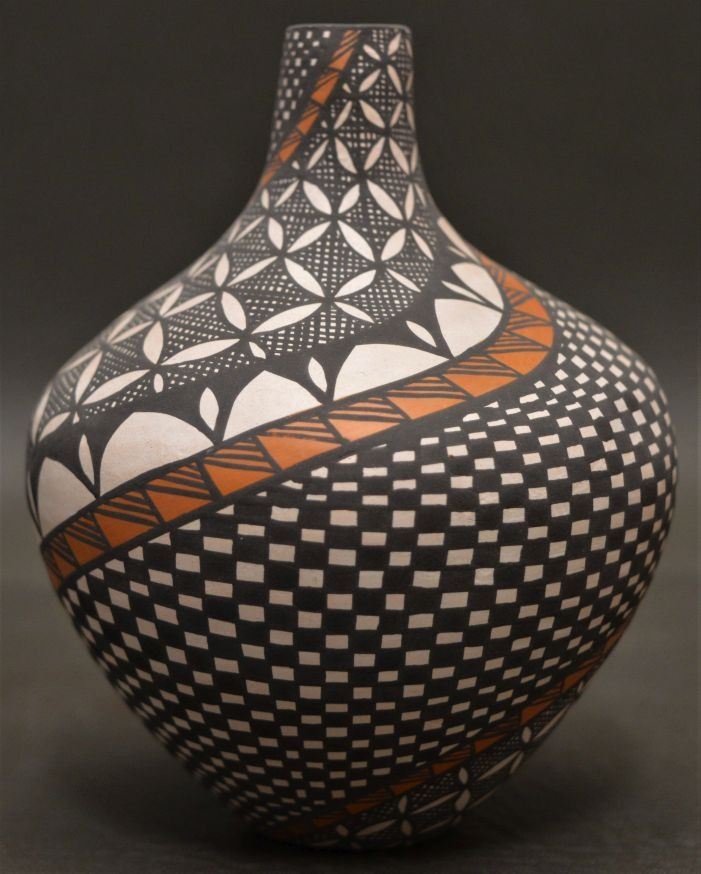 ACOMA INDIAN POTTERY VASE/AuctionDaily