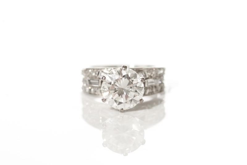 GOLD & DIAMOND SOLITAIRE RING/Auctiondaily