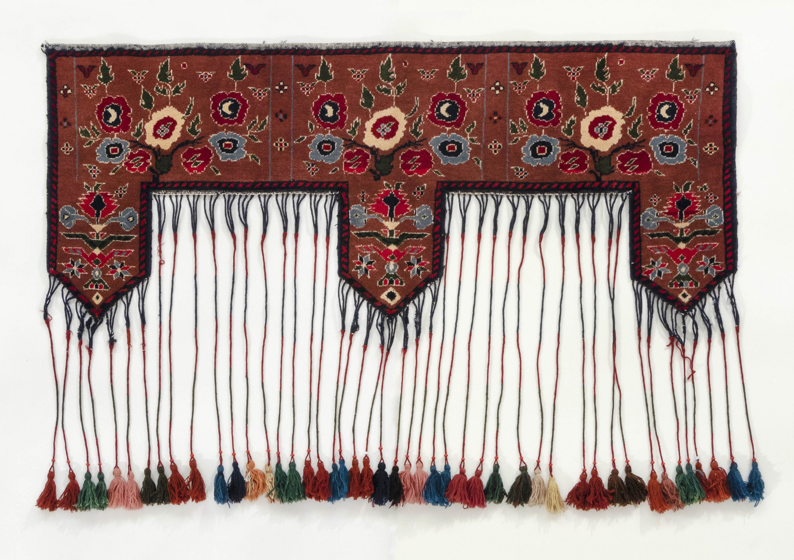 ORIENTAL RUG: DOOR SURROUND 5'0 x 1'10"