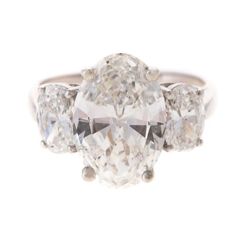 A Ladies 3.04ct Oval Diamond Ring in Platinum