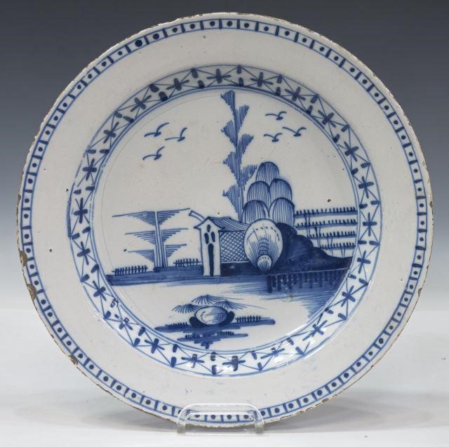 ENGLISH DELFT B&W CHINOISERIE CHARGER, 18TH C.