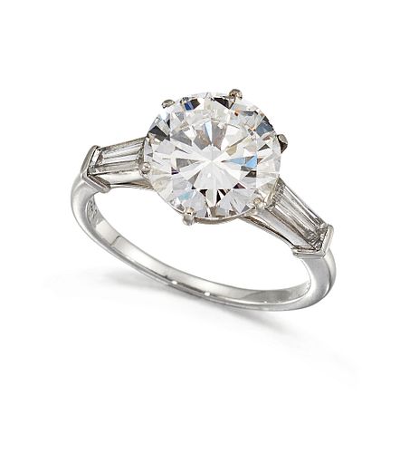 A DIAMOND SINGLE-STONE RING