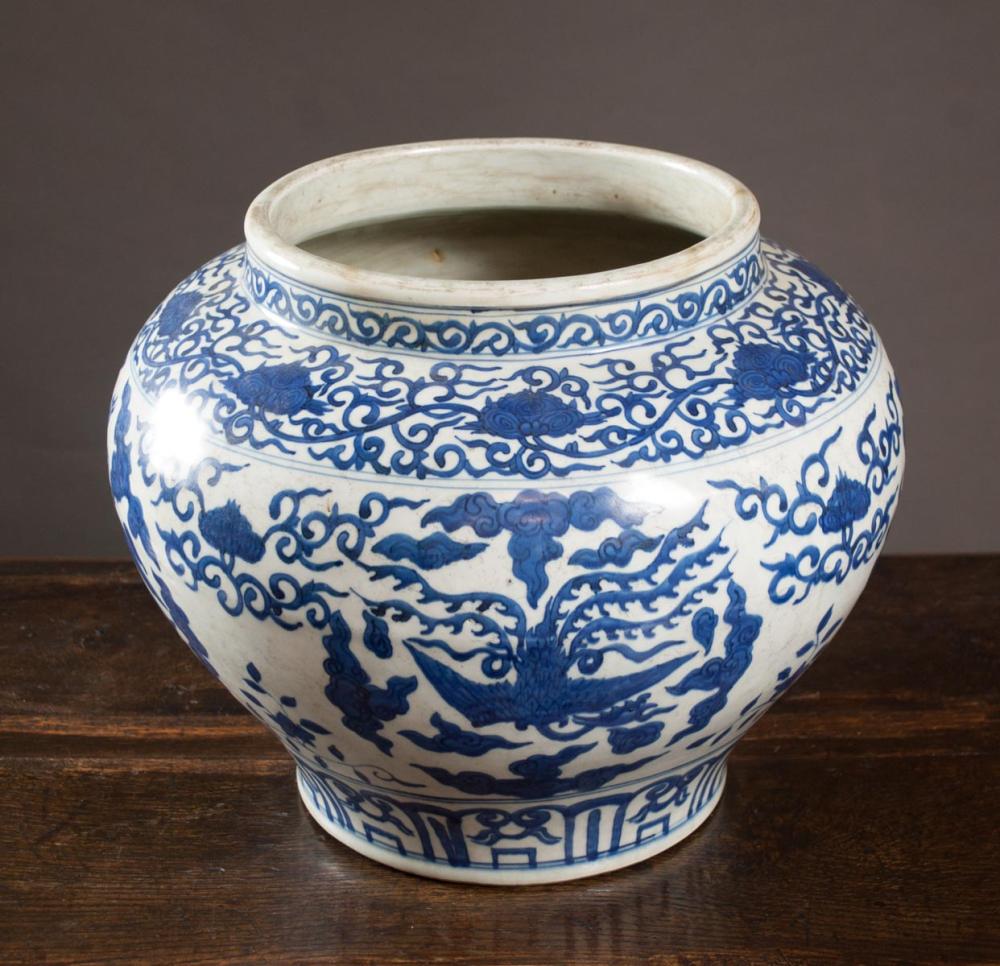 CHINESE BLUE AND WHITE PHOENIX PORCELAIN JAR