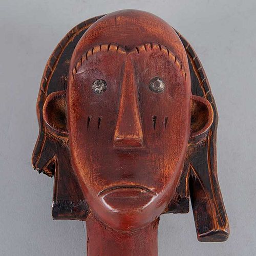 Lote de esculturas. Siglo XX. Estilo africano. Tallas en madera laqueada y esgrafiada sobre bases. Piezas 2