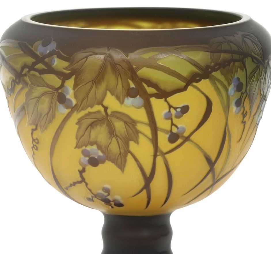 Galle Tip Cameo Glass Bowl