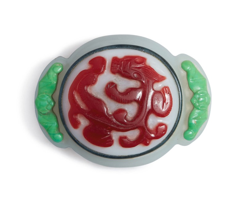AN UNUSUAL POLYCHROME OVERLAY GLASS CHILONG BELT BUCKLE