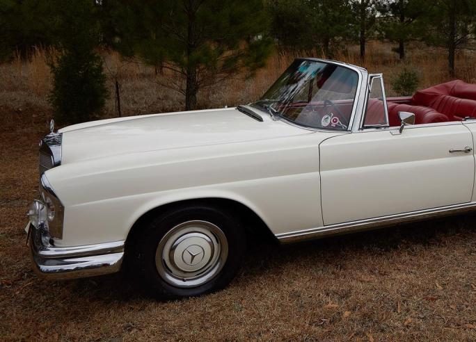 Vintage 1967 Mercedes-Benz 250SE Convertible