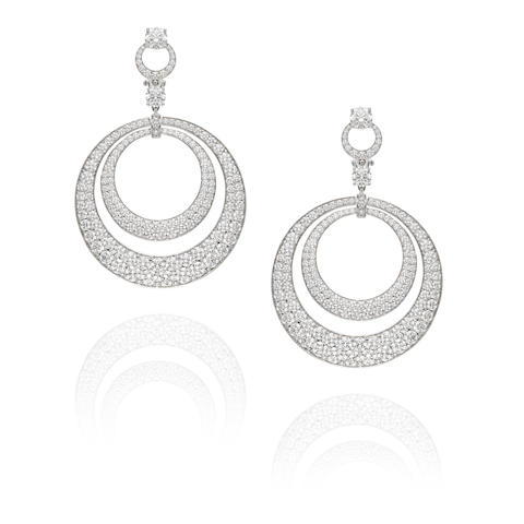 GRAFF: PAIR OF 18K WHITE GOLD AND DIAMOND PENDANT EARRINGS, ENGLAND