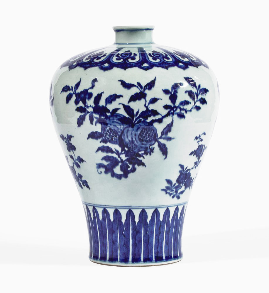 A fine and rare large Chinese blue and white porcelain Ming