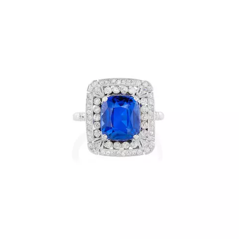 AN ATTRACTIVE KASHMIR SAPPHIRE AND DIAMOND RING, CIRCA 1930