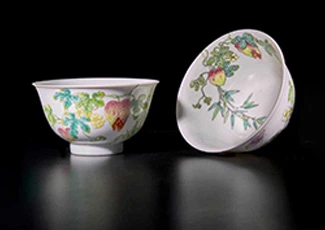 A fine pair of Chinese famille rose-decorated Balsam-Pear bowls