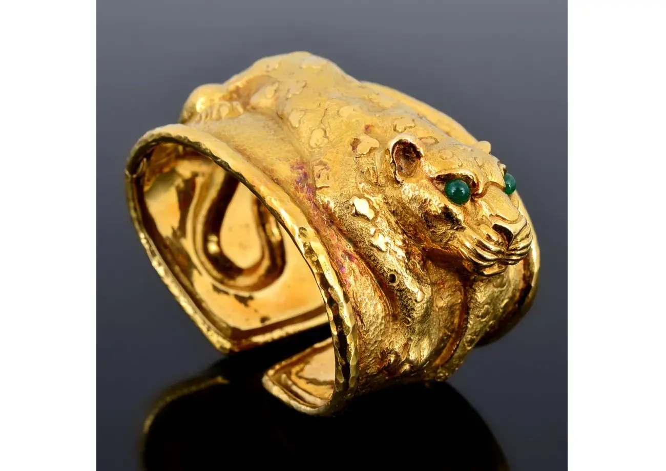 David Webb 18-karat Gold & Emerald Leopard Cuff Bracelet
