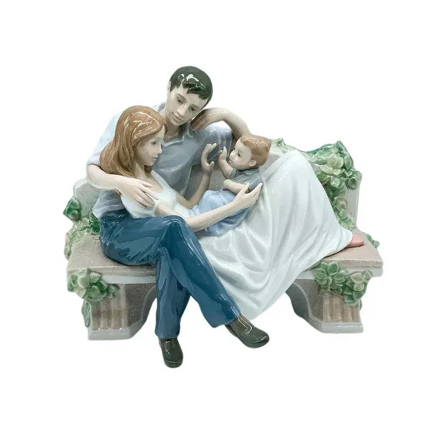 A Priceless Moment 1008056 - Lladro Porcelain Figurine